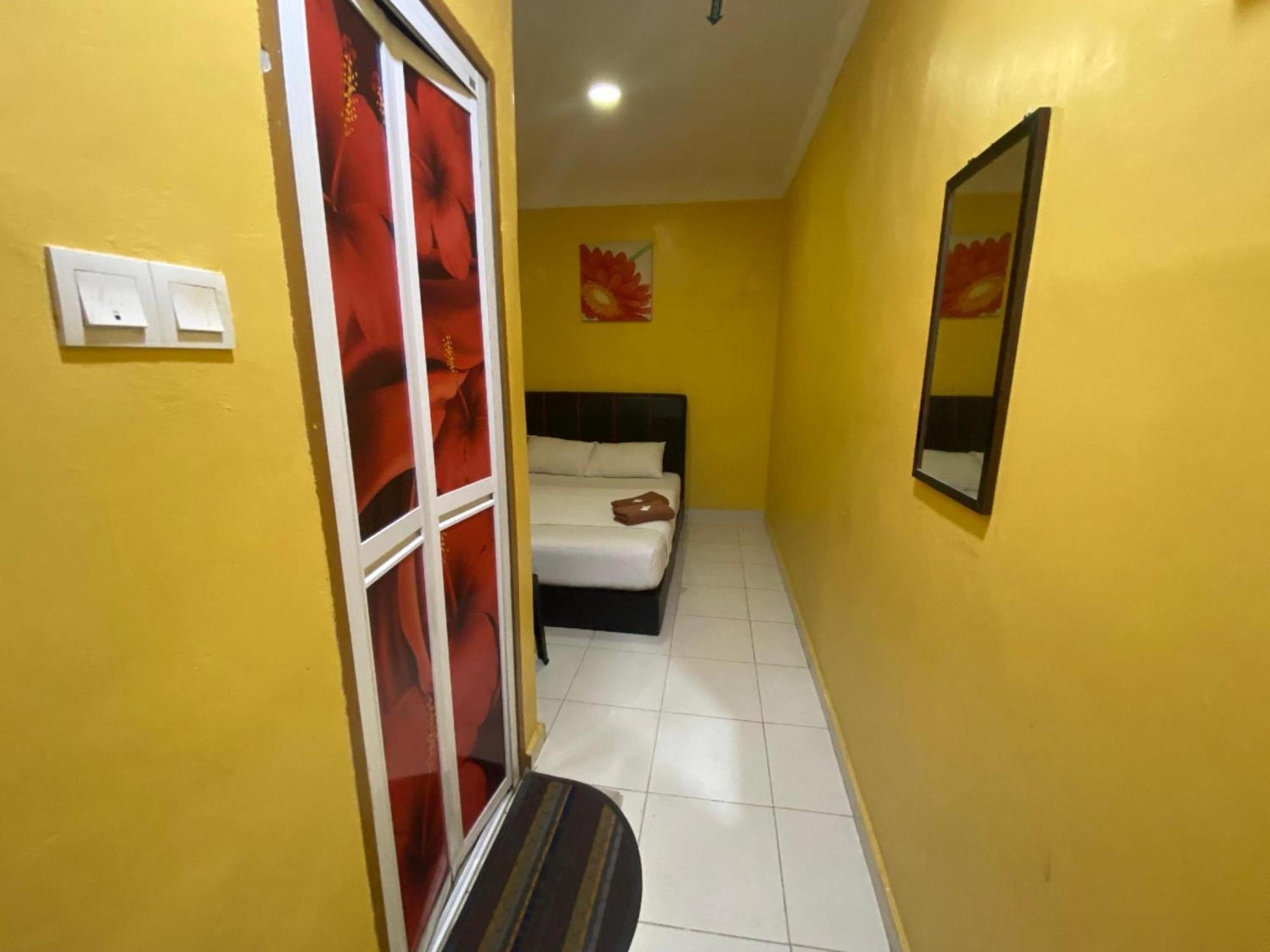 Oyo 91065 Hotel De Anjung Muadzam Shah Dış mekan fotoğraf