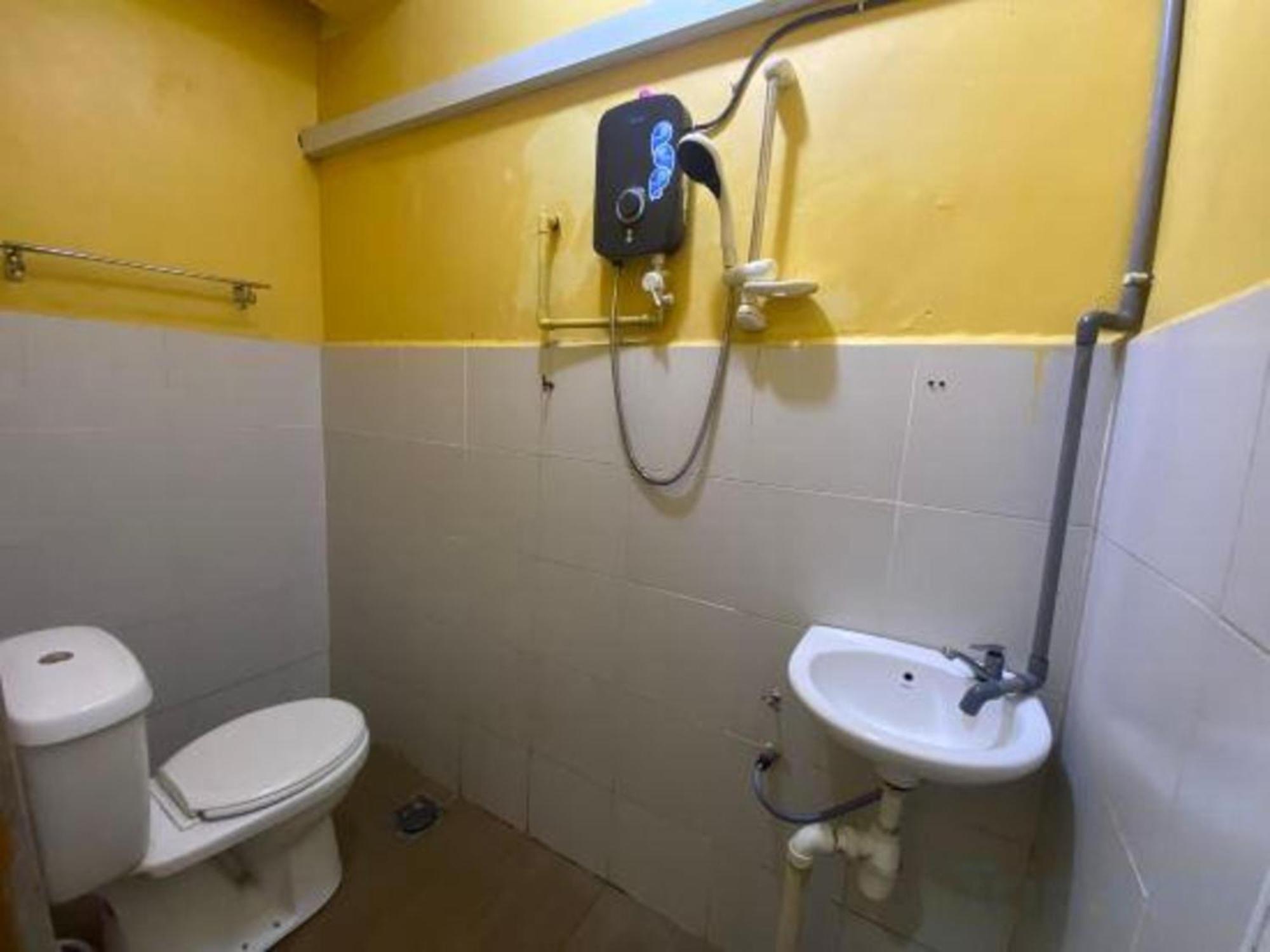 Oyo 91065 Hotel De Anjung Muadzam Shah Dış mekan fotoğraf
