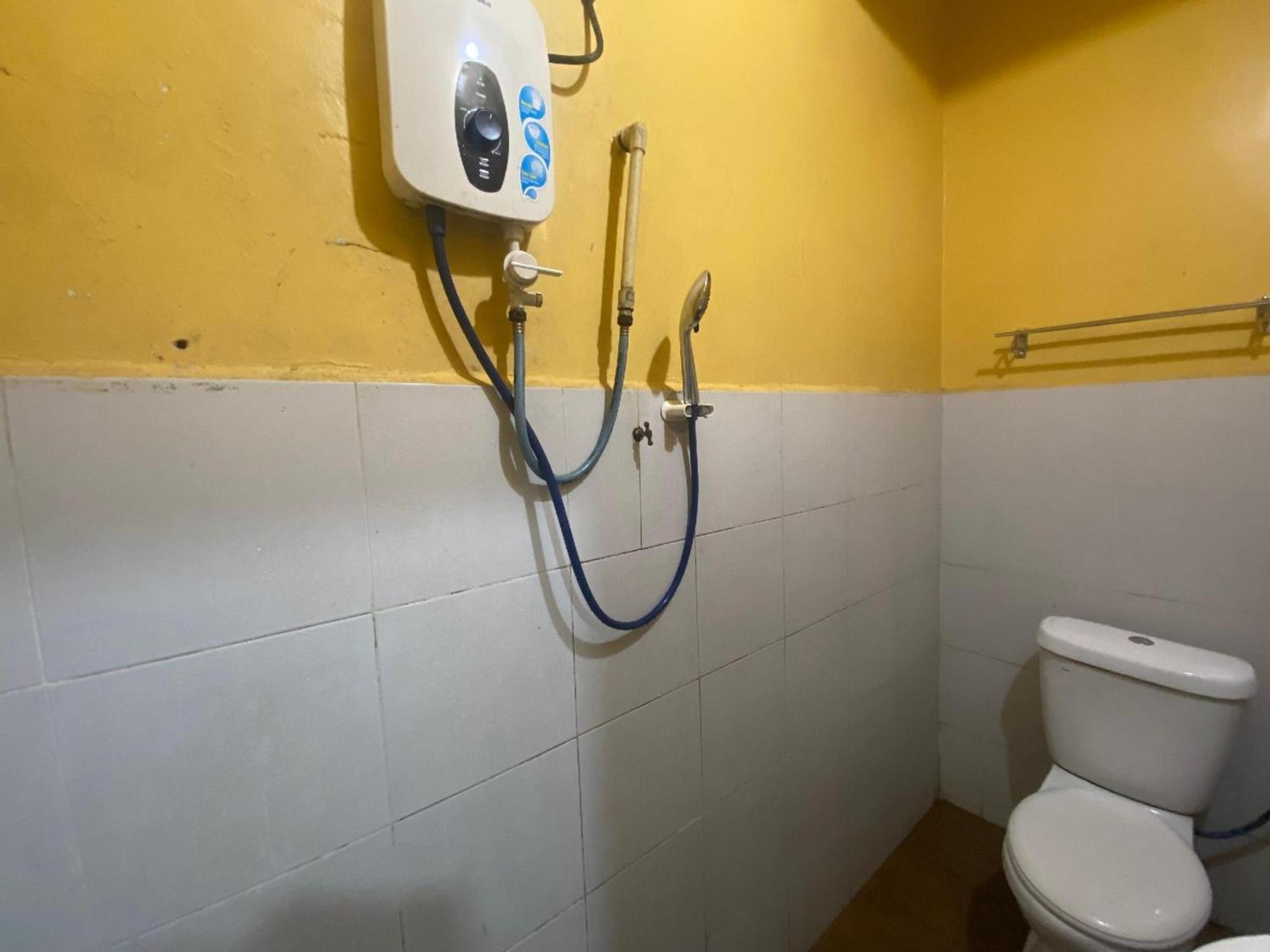 Oyo 91065 Hotel De Anjung Muadzam Shah Dış mekan fotoğraf