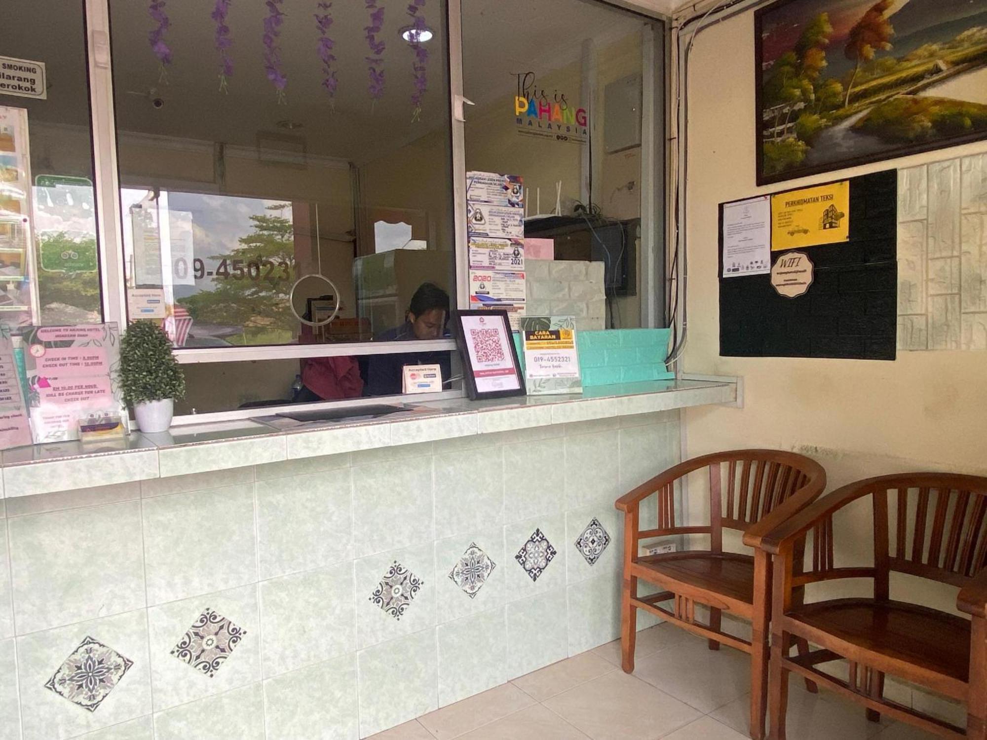 Oyo 91065 Hotel De Anjung Muadzam Shah Dış mekan fotoğraf