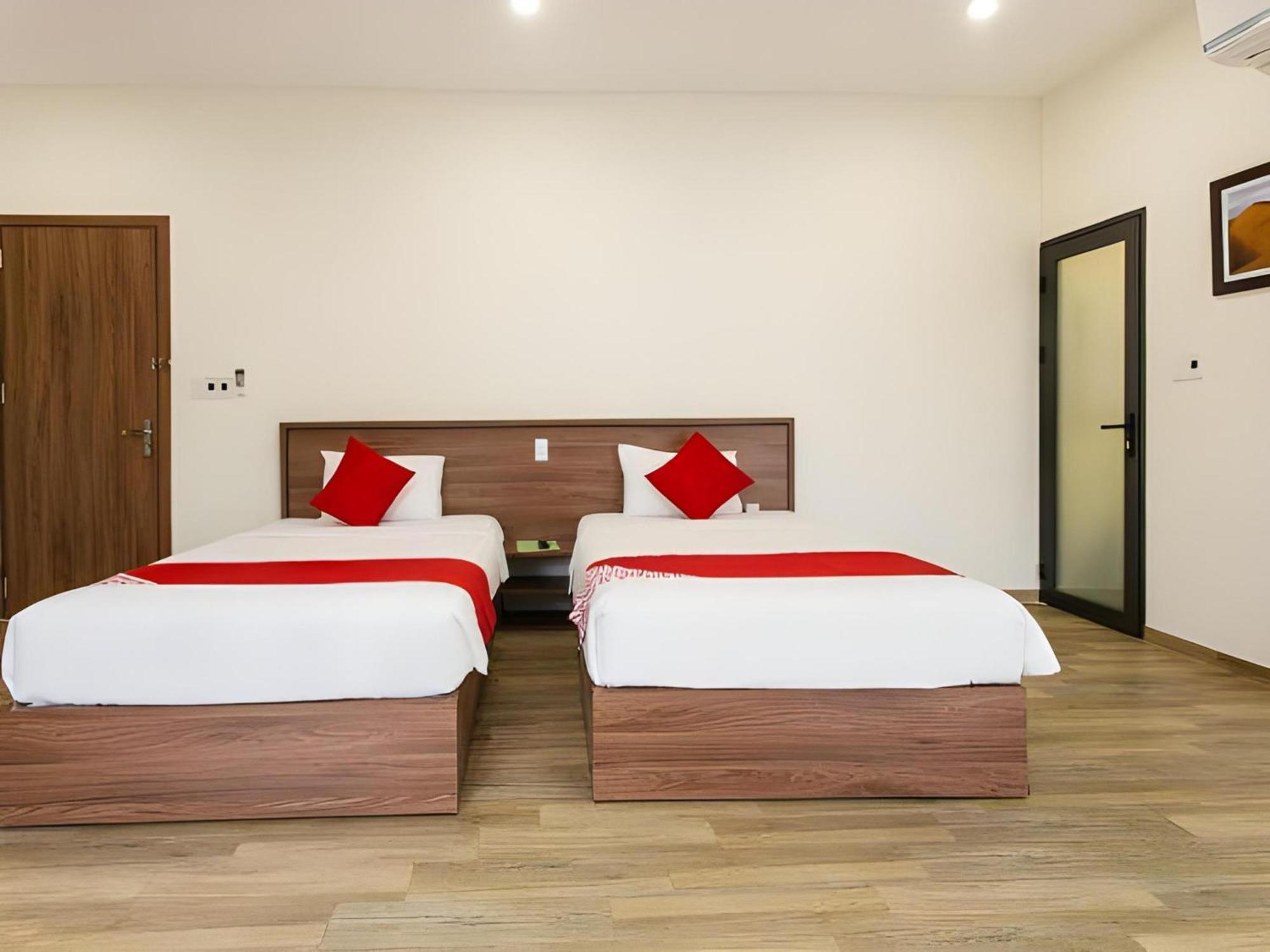 Oyo 91065 Hotel De Anjung Muadzam Shah Dış mekan fotoğraf